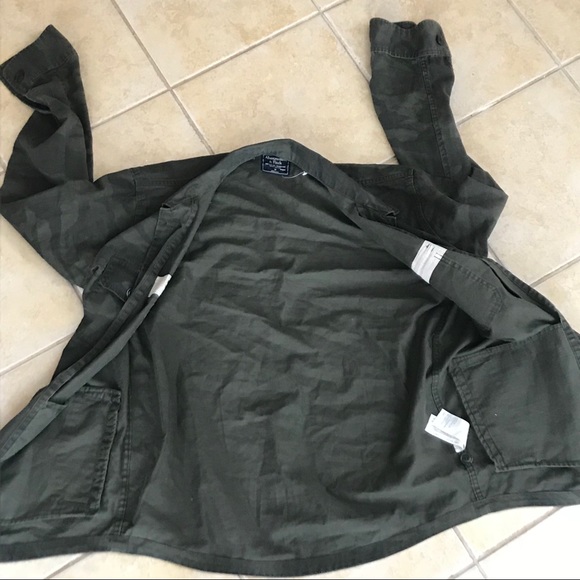 Abercrombie & Fitch Camouflage Button Front Shirt - Picture 3 of 7